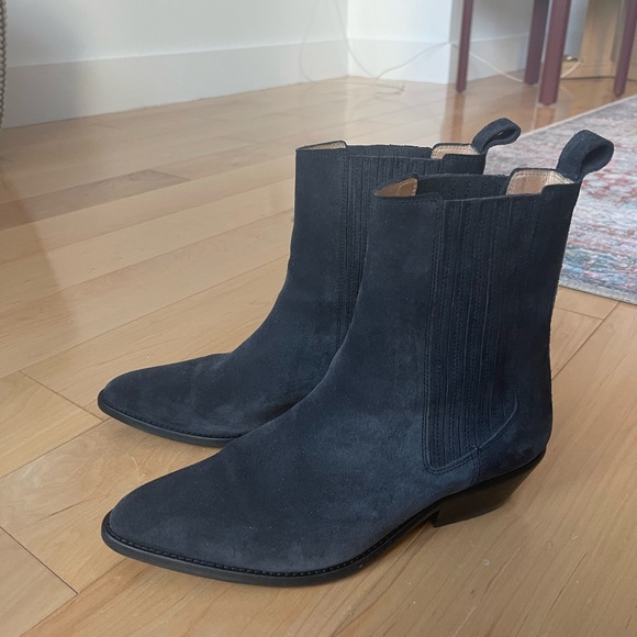 Europe size 40, feet’s wide. Like new- worn twice. - Picture 3 of 5